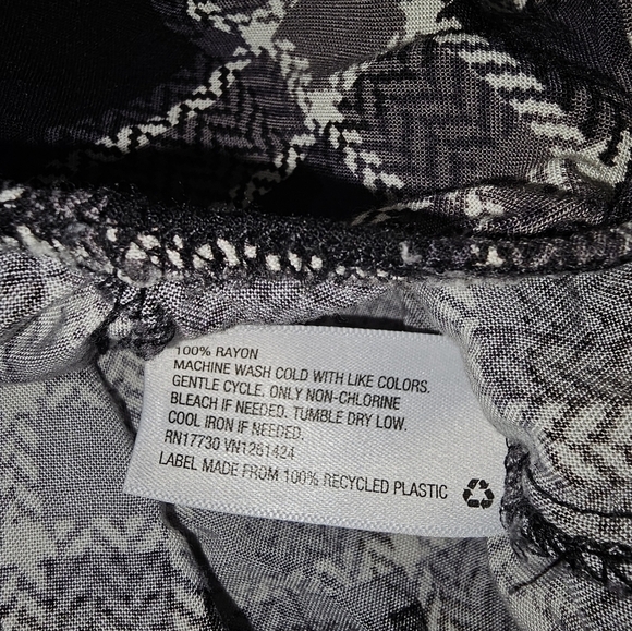 Wild Fable Black/White Ruched Long Sleeve Crop Top SZ S. - Picture 4 of 4